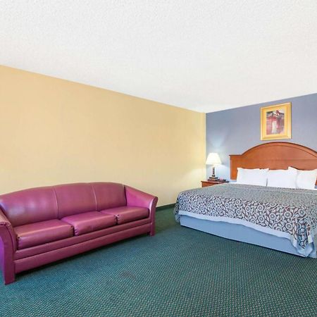 Blue Way Inn & Suites Wichita East Bagian luar foto