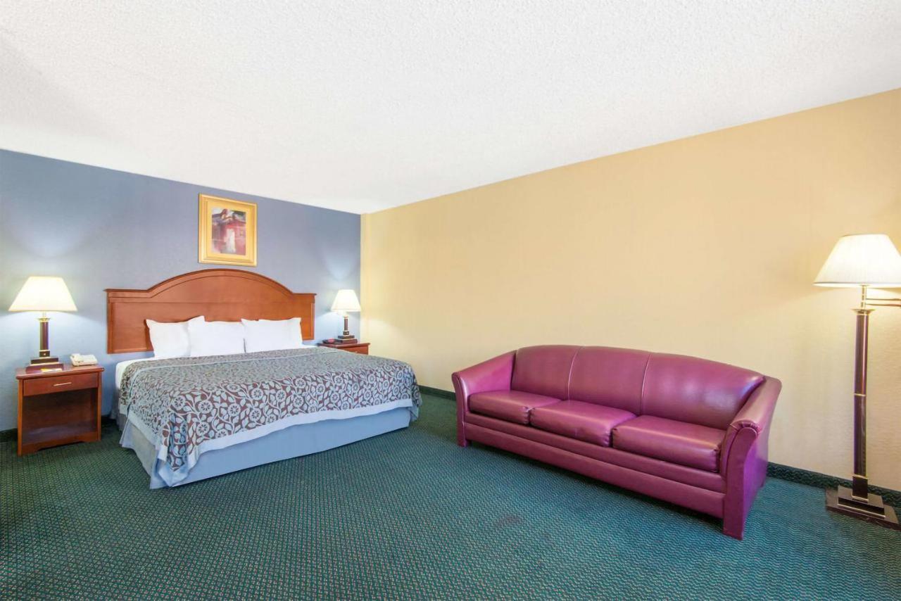 Blue Way Inn & Suites Wichita East Bagian luar foto